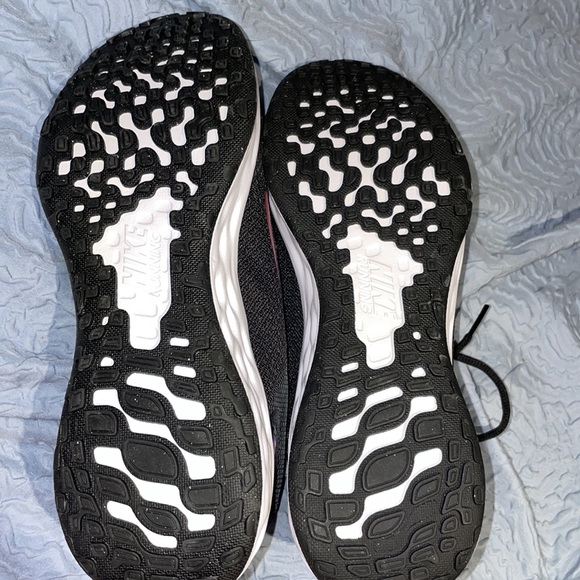 NEW NEW NEW NIKES - Picture 3 of 4